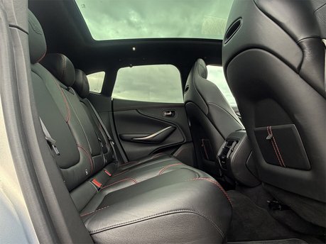 Aston Martin DBX V8 49
