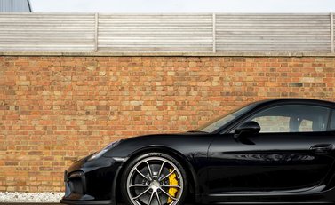 Porsche Cayman GT4 23