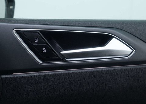 Volkswagen Polo 1.0 Polo R-Line TSi 5dr 40