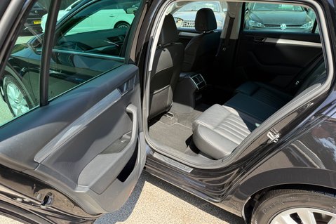 Skoda Superb SE TECHNOLOGY IV DSG - 11 SERVICES AT SKODA -HYBRID AUTOMATIC ESTATE 27
