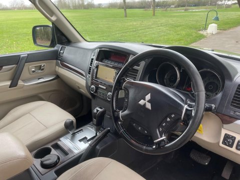 Mitsubishi Shogun 3.2 DI-DC SG3 Auto 4WD Euro 5 5dr LWB 21