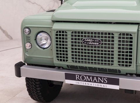 Land Rover Defender 90 Heritage Hard Top 19