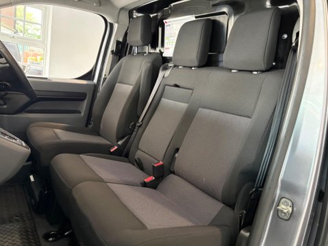 Vauxhall Vivaro 3100 75kWh Dynamic Auto L1 H1 6dr (7.4kW Charger) 17