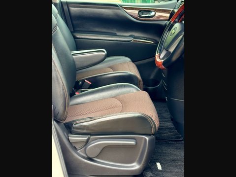 Nissan Elgrand Highway Star 44