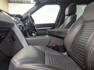 Land Rover Discovery 3.0 Discovery R-Dynamic SE D MHEV Auto 4WD 5dr 35