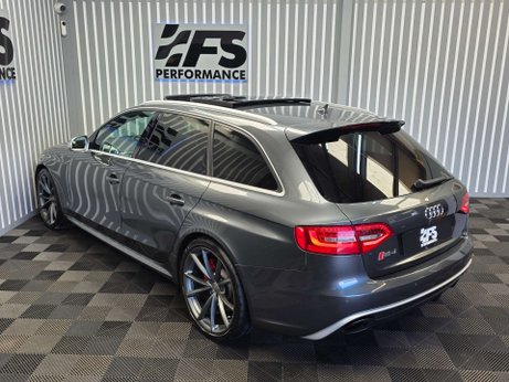 Audi RS4 4.2 FSI V8 Estate 5dr Petrol S Tronic quattro Euro 5 (450 ps) 42