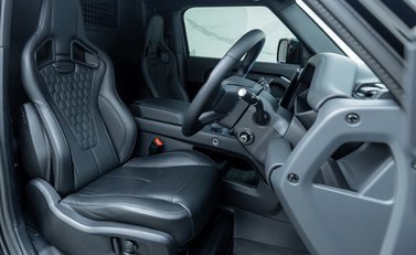 Land Rover Defender 90 D350 X-DYNAMIC HSE HARD TOP URBAN 14