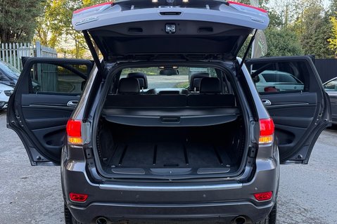 Jeep Grand Cherokee V6 CRD OVERLAND -2 OWNERS -8 SERVICES -PAN ROOF - HUGE SPEC 22