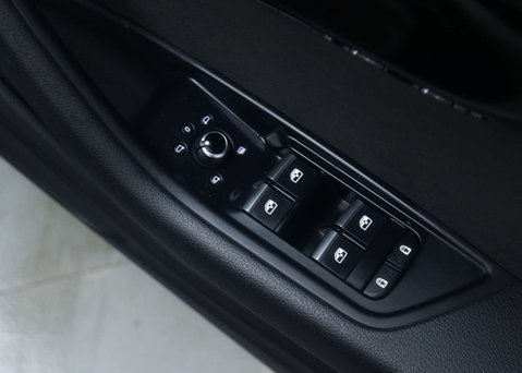 Audi A4 2.0 A4 S Line Black Edition 35 TFSI Semi-Auto 4dr 47