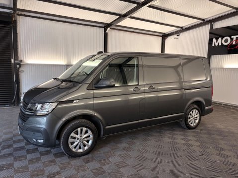 Volkswagen Transporter 2.0 TDI T30 Highline DSG FWD SWB Euro 6 (s/s) 5dr 44