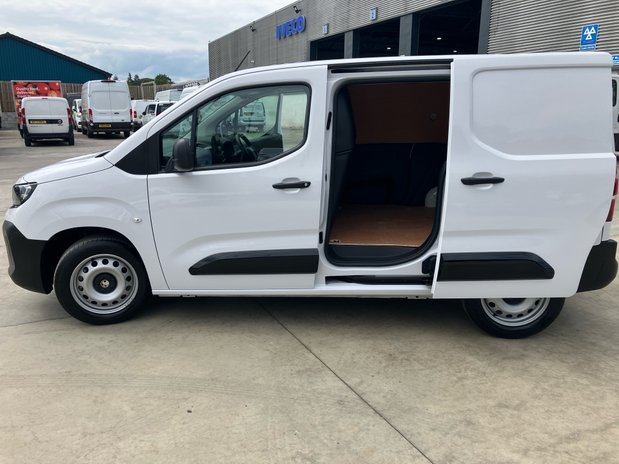 Vauxhall Combo Combo Cargo Diesel 1.5 Turbo D 100ps Prime H1 Van 10