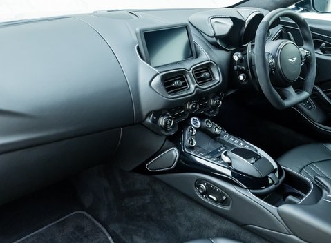 Aston Martin Vantage 14