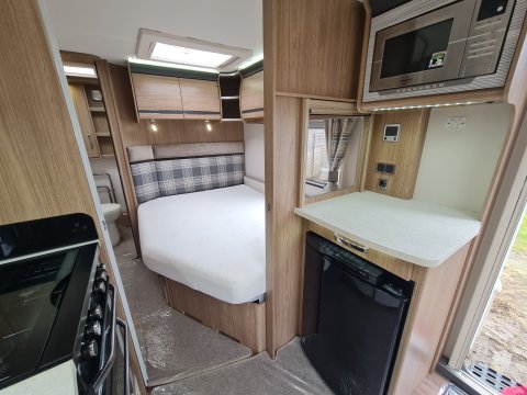 Coachman VIP 560 12