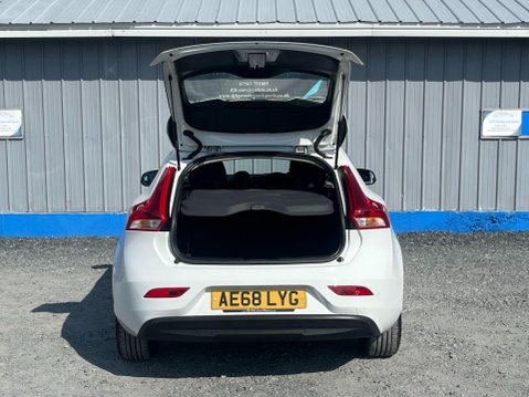 Volvo V40 2.0 T2 GPF Momentum Nav Plus Euro 6 (s/s) 5dr 9