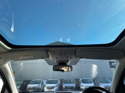 Nissan Qashqai 2.0 dCi Tekna Auto 4WD Euro 5 5dr (AVM) 7