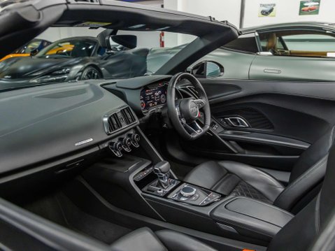 Audi R8 5.2 FSI V10 Spyder 2dr Petrol S Tronic quattro Euro 6 (s/s) (570 ps) 62