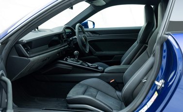 Porsche 911 Carrera GTS (992) 12