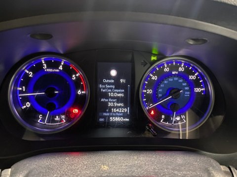 Toyota Hilux INVINCIBLE 4WD D-4D DCB 12