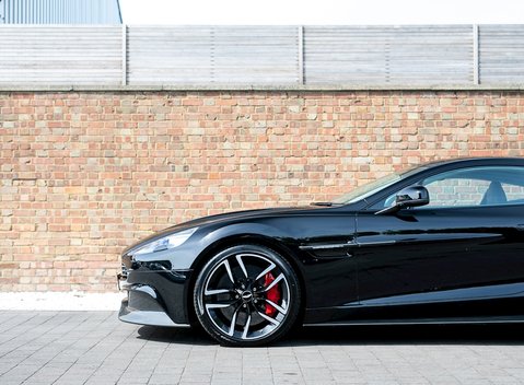Aston Martin Vanquish 20