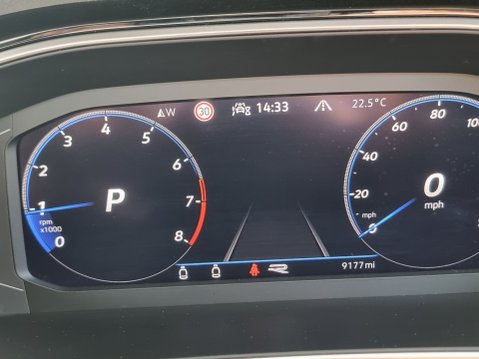 Volkswagen T-Roc R-LINE TSI DSG 31