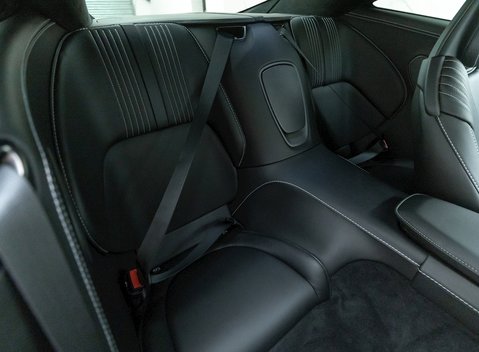 Aston Martin DB11 V8 Shadow Edition 12