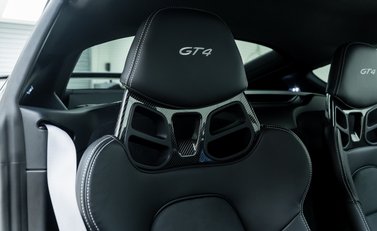 Porsche Cayman GT4 (718) 12
