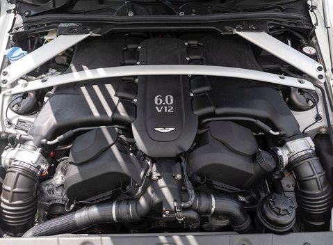 Aston Martin Vantage GT12 36