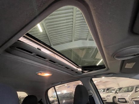 Toyota Yaris 1.3 VVT-i T Spirit 5dr 27