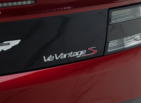 Aston Martin V12 Vantage s 35