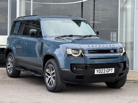 Land Rover Defender SE MHEV 1