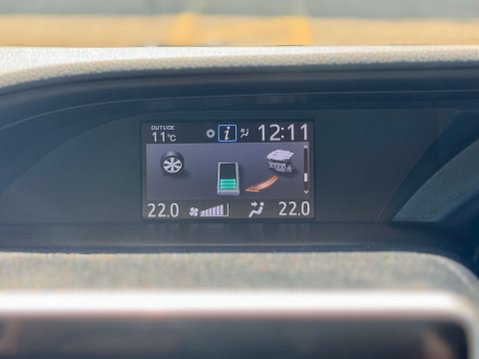 Toyota Noah Hybrid 1.8 62