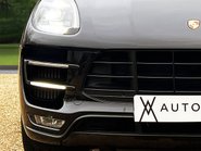 Porsche Macan TURBO PDK 17