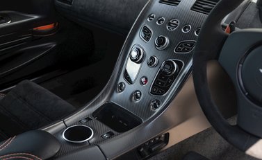 Aston Martin Vantage GT12 18