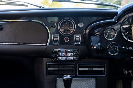 Aston Martin DB6 4.2 Vantage 20