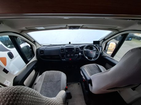 Auto-Trail V-Line 635 SE S-A 2017 AUTO DEPOSIT TAKEN 9