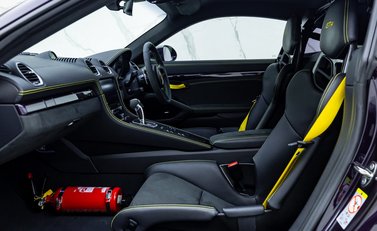 Porsche Cayman GT4 (718) 16