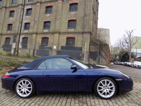 Porsche 911 CARRERA 2 CONVERTIBLE 52