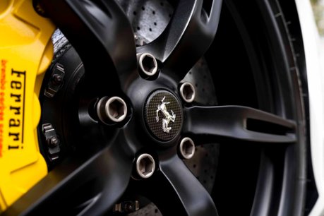 Ferrari 458 Speciale FULL FSH. CARBON FIBRE INT/EXT. CARBON ENGINE BAY. LIFT. CRUISE CONTROL. 13