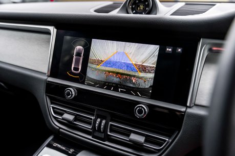 Porsche Macan S PDK. PANO ROOF. BOSE SOUND SYSTEM. HEATED FRONT SEATS. REVERSING CAMERA. 26