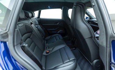 Porsche Taycan Turbo S Cross Turismo 14