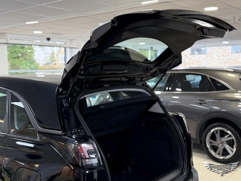 Vauxhall Crossland 1.2 Design SUV 5dr Petrol Manual Euro 6 (s/s) (83 ps) 40