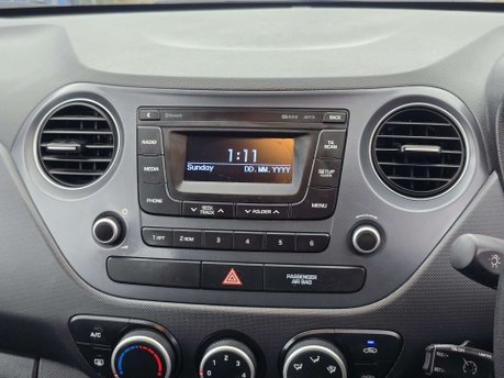 Hyundai i10 1.2 SE Hatchback 5dr Petrol Auto Euro 6 (87 ps) 32