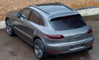 Porsche Macan Turbo 9