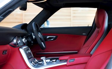 Mercedes-Benz SLS AMG 19