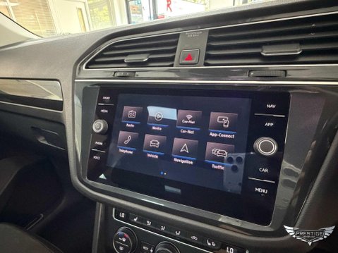 Volkswagen Tiguan 2.0 TSI SEL DSG 4Motion Euro 6 (s/s) 5dr 38