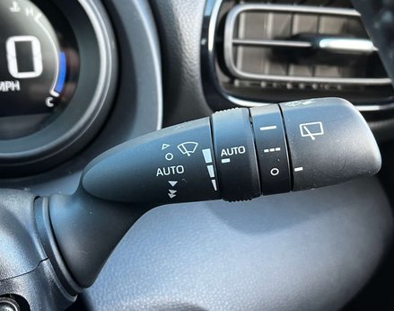 Toyota Yaris 1.5 Yaris Design HEV CVT 5dr 60