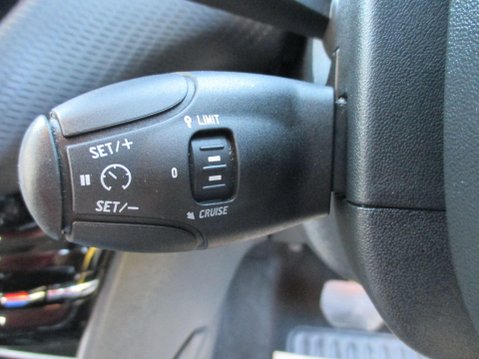 Peugeot 2008 1.2 PureTech Allure EAT Euro 6 (s/s) 5dr 29