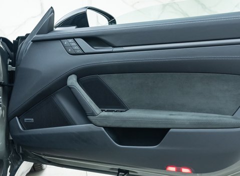 Porsche 911 Targa 4 GTS (992) 26