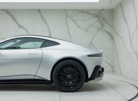 Aston Martin V8 Vantage 31