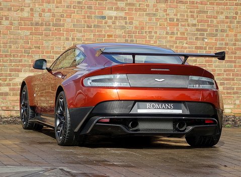 Aston Martin Vantage GT8 21
